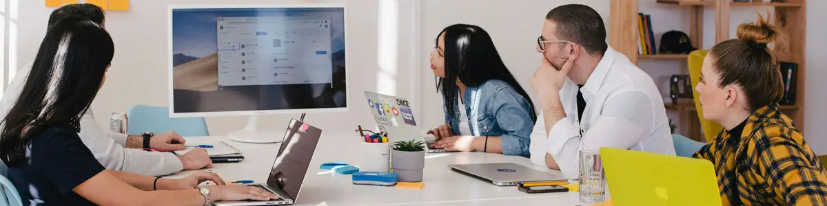Gadżety z logo w kasynach online – sposób na lojalność graczy